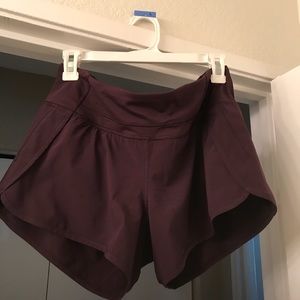 Lululemon run times short, color code black cherry